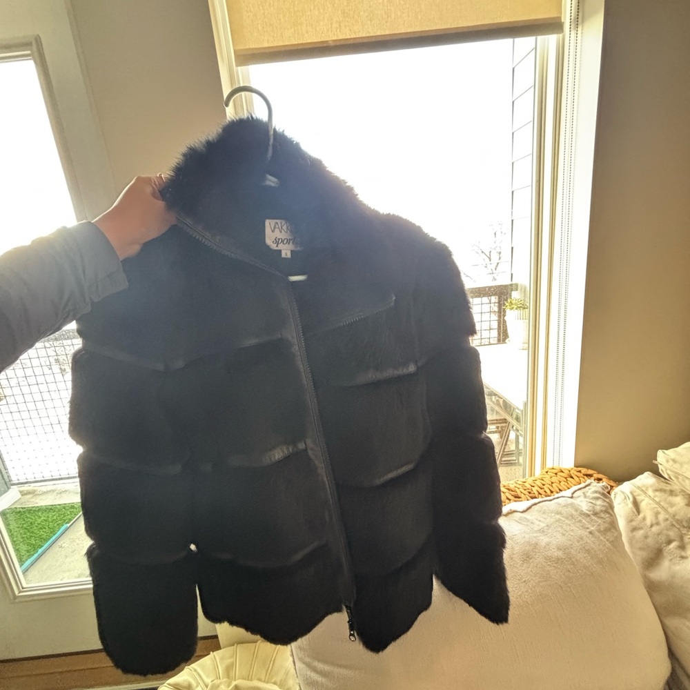 Vakko Elegant Black Faux Fur Coat